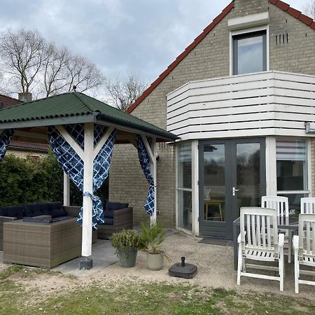 Gezellige Vakantiewoning Aan Het Water In Ewijk - Recreational Only No Workers Exterior photo