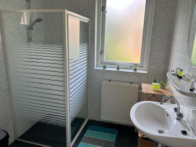 Gezellige Vakantiewoning Aan Het Water In Ewijk - Recreational Only No Workers Exterior photo