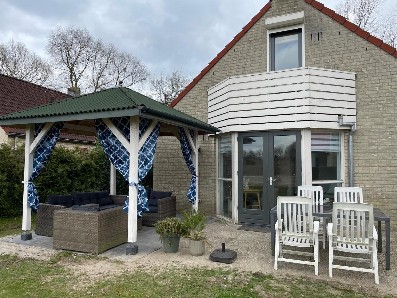 Gezellige Vakantiewoning Aan Het Water In Ewijk - Recreational Only No Workers Exterior photo
